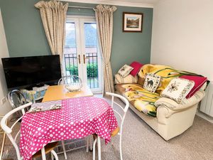 1F Pound Lane_Sitting Room- click for photo gallery
